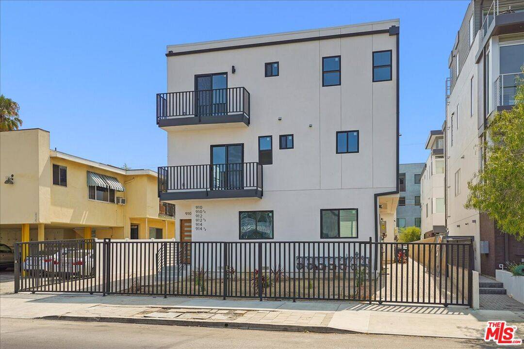 910 N Hudson Ave 19BR Hancock Park La