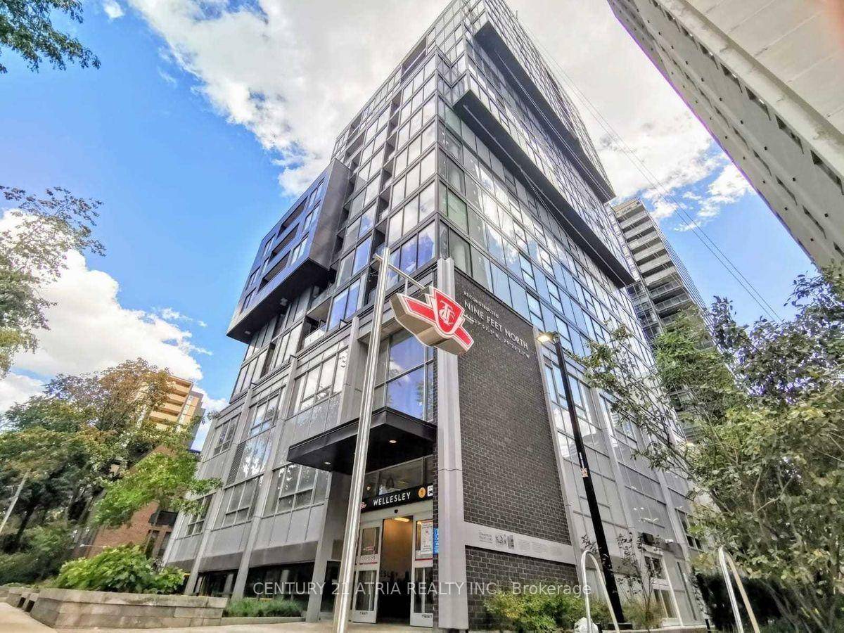1 Bedroom Located At Yonge Wellesley.