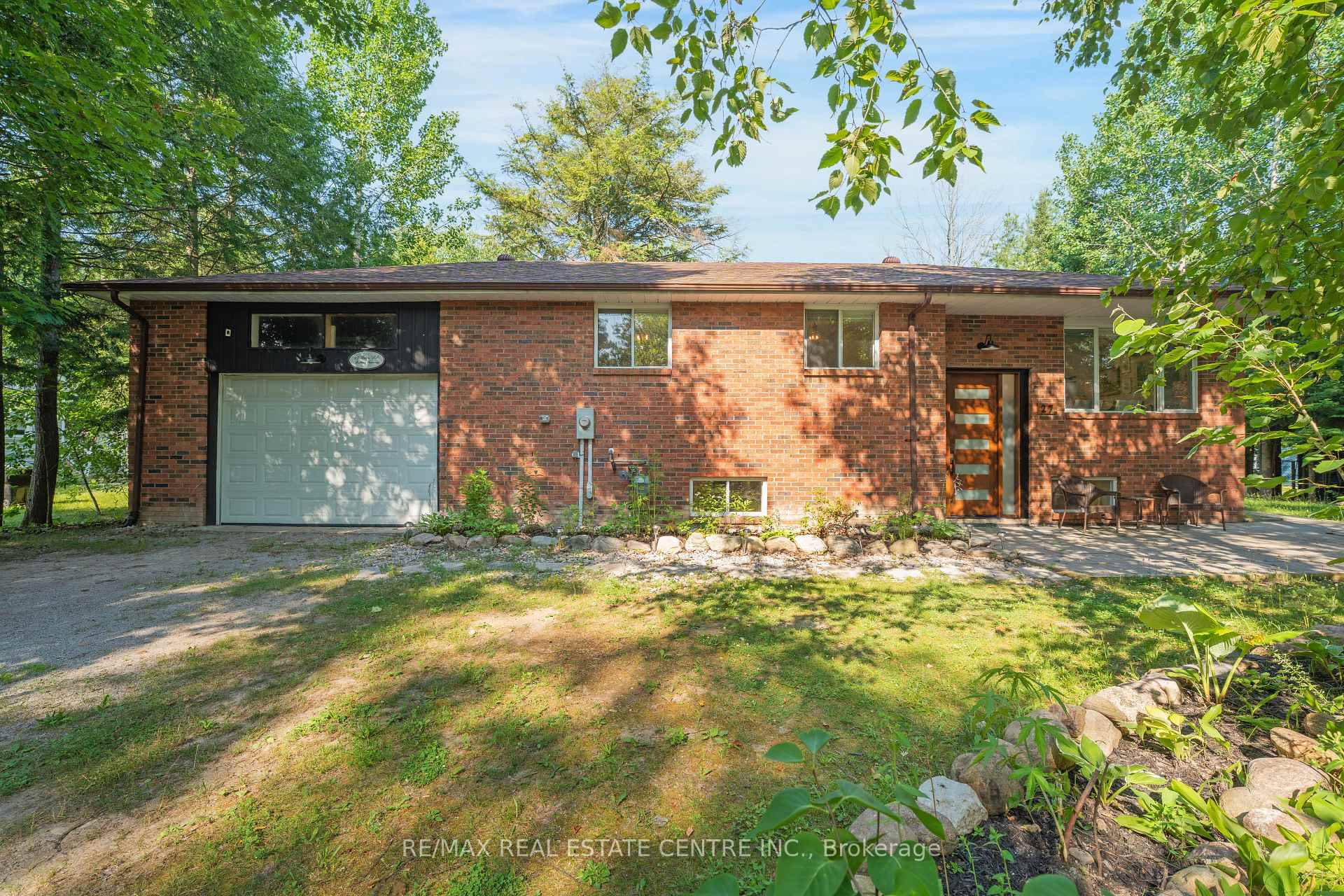 Client RemarksWelcome to Redbrick Hideaway, just 200 metres from the sandy shores of Georgian Bay.