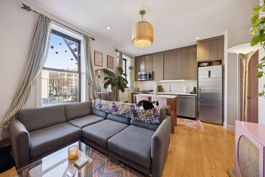 Welcome to this beautifully renovated and perfectly charming 2 bedroom on the UWS.