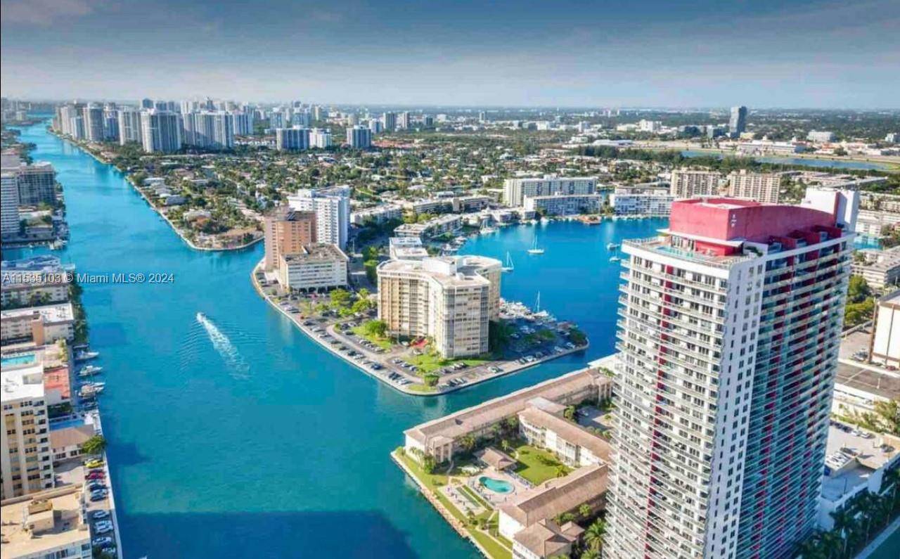 Lower Penthouse unit with incredible views of the Ocean and Intracoastal, NO RENTAL RESTRICTION WELCOME AIRBNB, EXPEDIA, BOOKING, VRBO You can also use it as an owner whenever you like ...
