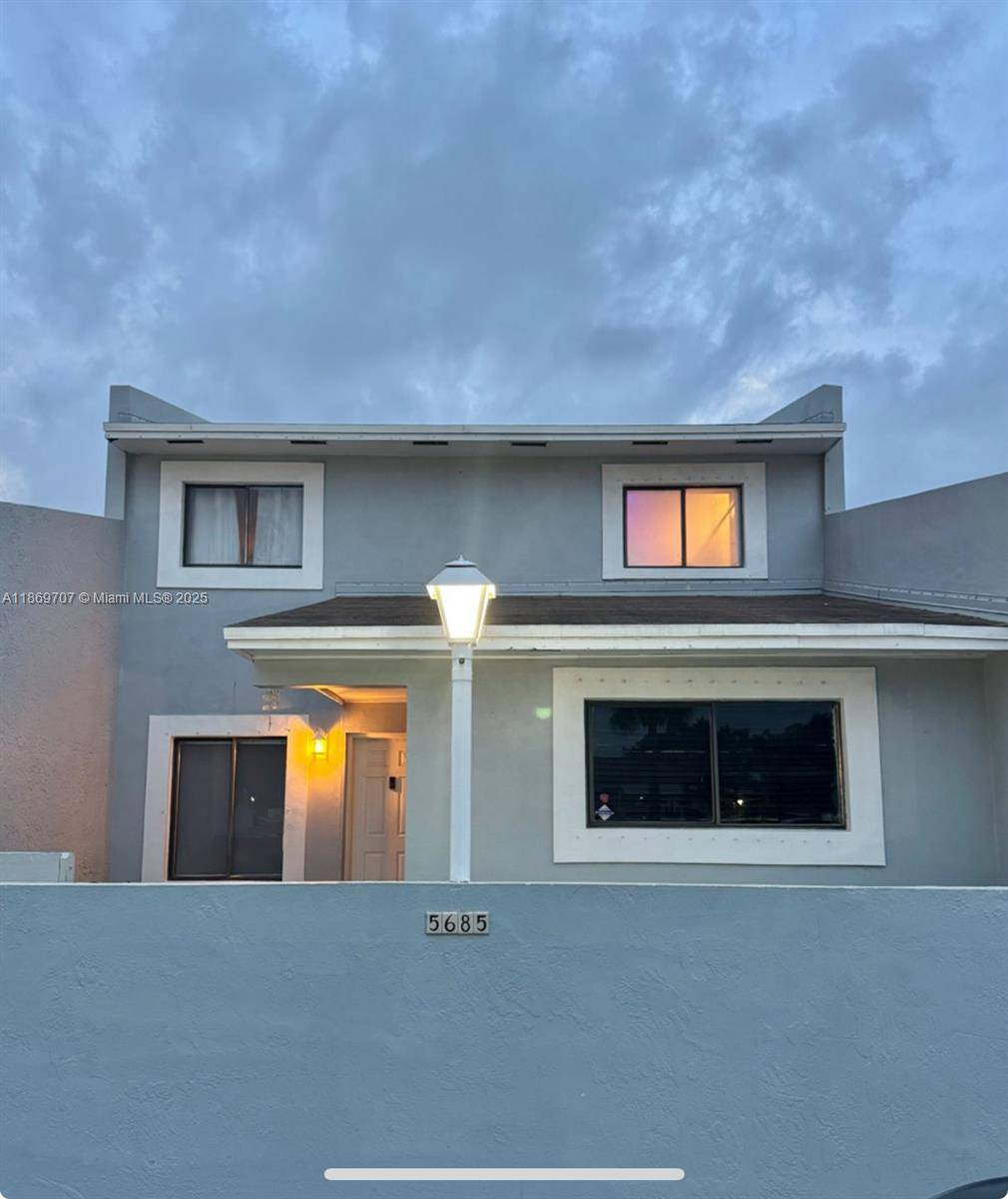 MOTIVATED SELLER, BRING IN YOUR BEST OFFER !