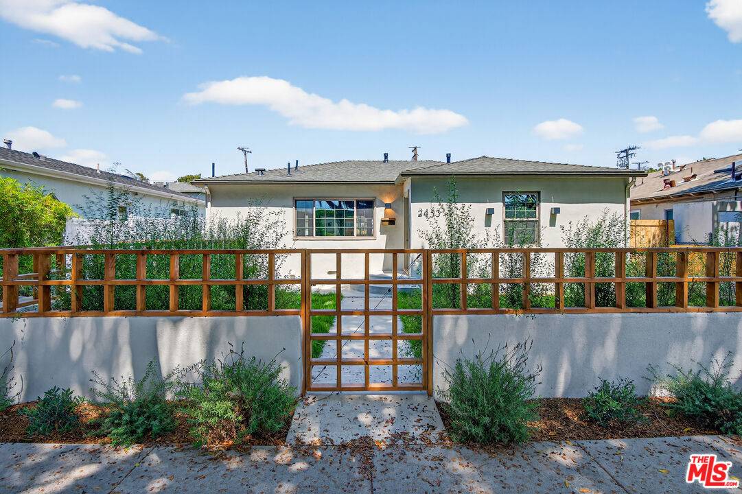 2453   Oak St 3BR Santa Monica La