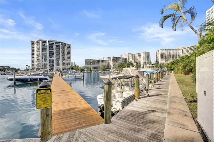 Charming private 3bed 2 bath villa featuring hardwood flooring throughout.