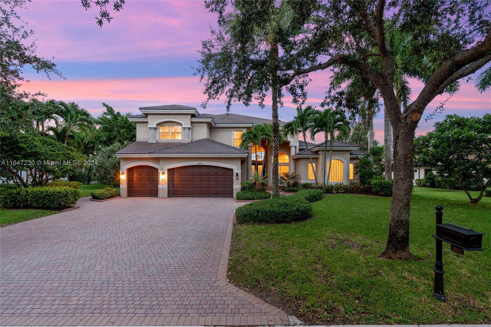 Exquisite Grand Renoir 10 Estate model in Long Lake Ranches.