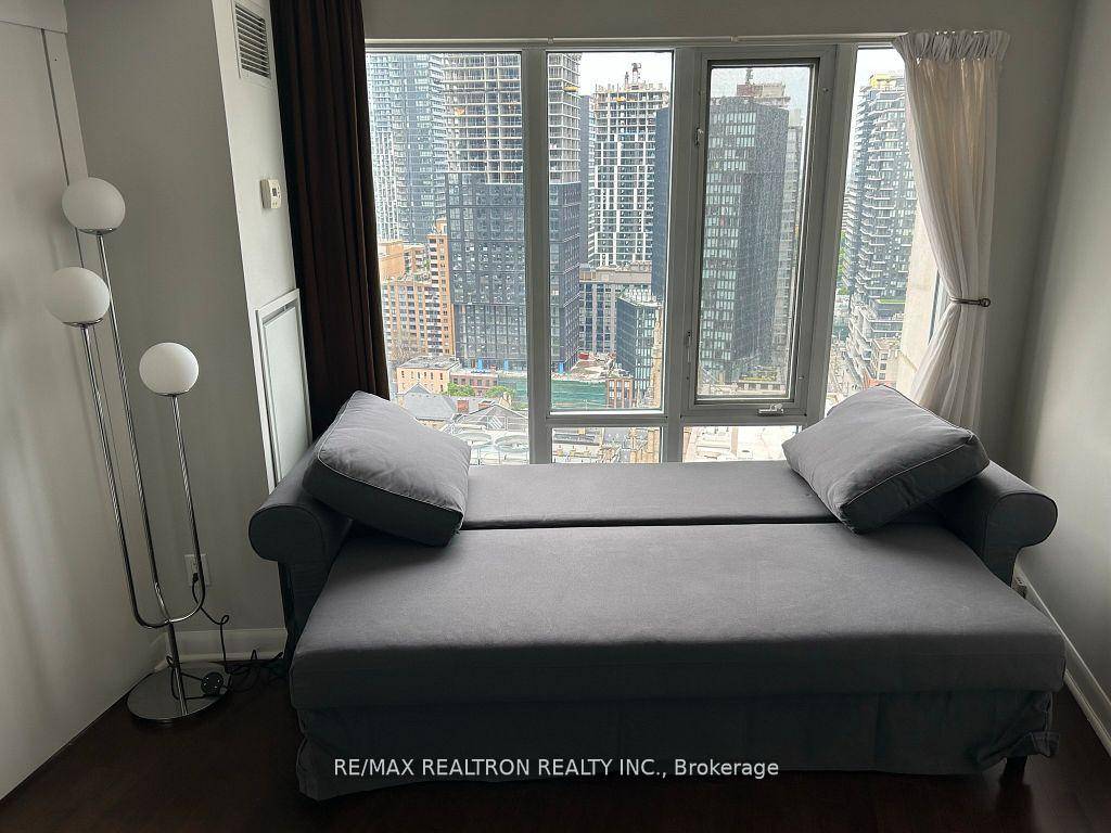 Spacious and Luxury Pantages Residences !