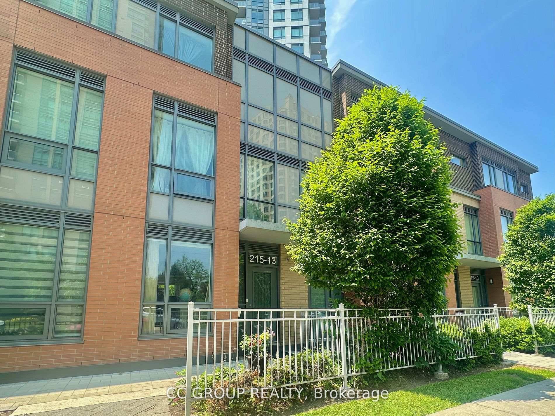 Modern 3 Bed Townhome in Prime Agincourt Location !