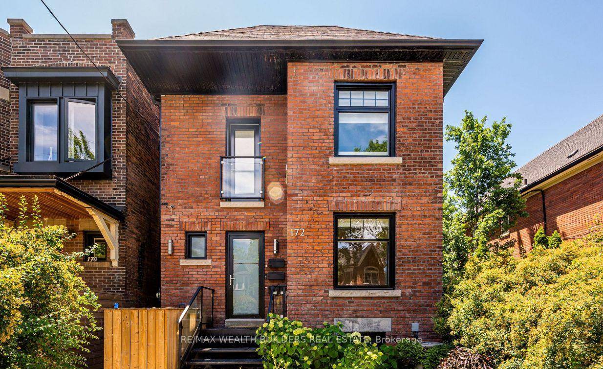 Renovated 3 plus den upper unit 1750 sq.