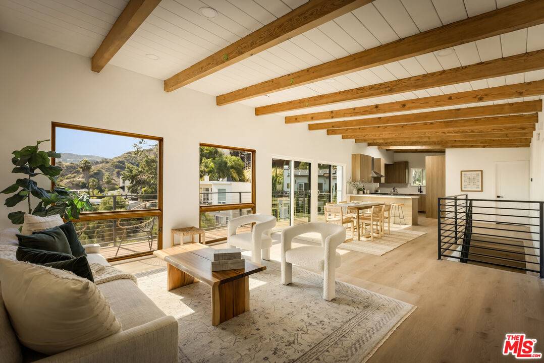 6374   Macal Pl 2BR Hollywood Hills East La
