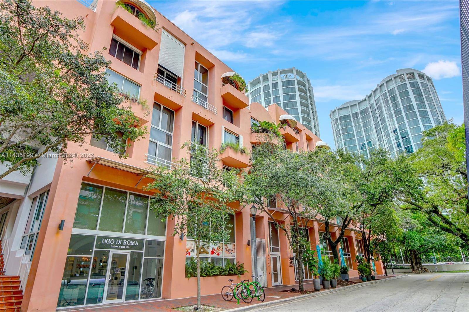 A stunning office in the heart of Coconut Grove !