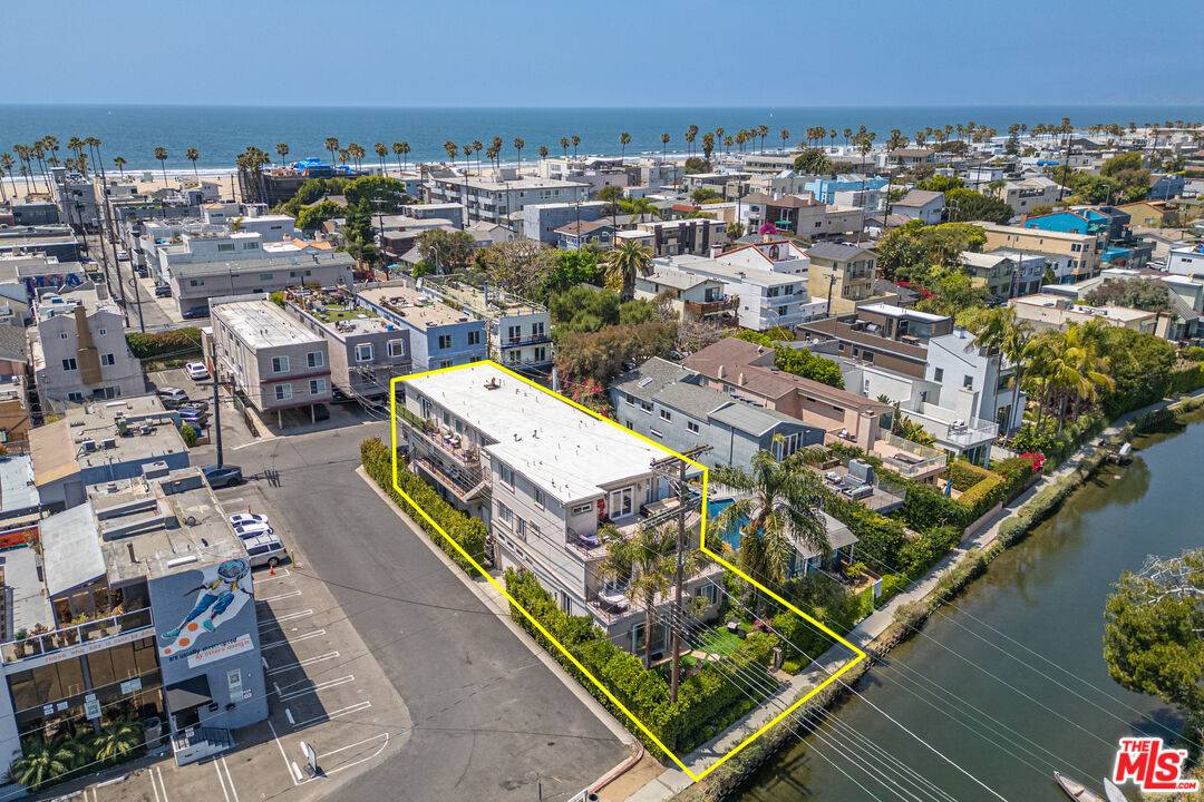 3000   Grand Canal 10BR Marina Del Rey La