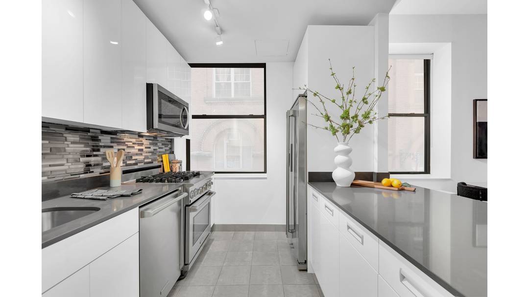 99 JOHN ST. This luxurious FiDi Loft checks all the boxes !