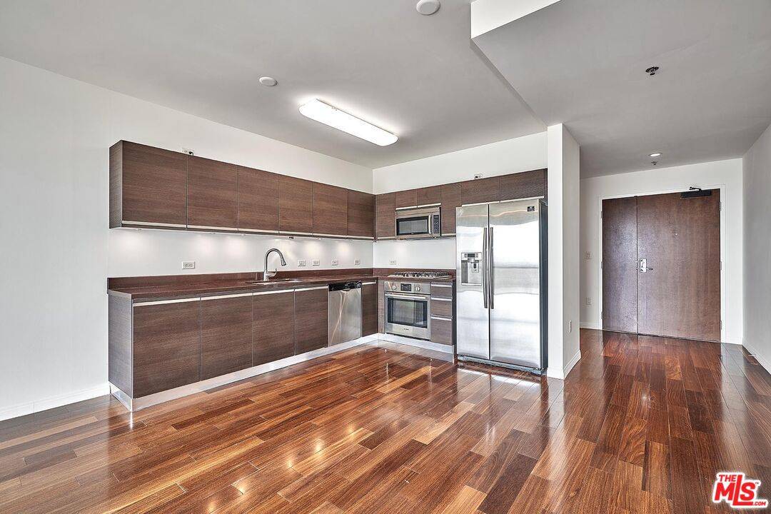 3785 Wilshire Blvd 2BR La