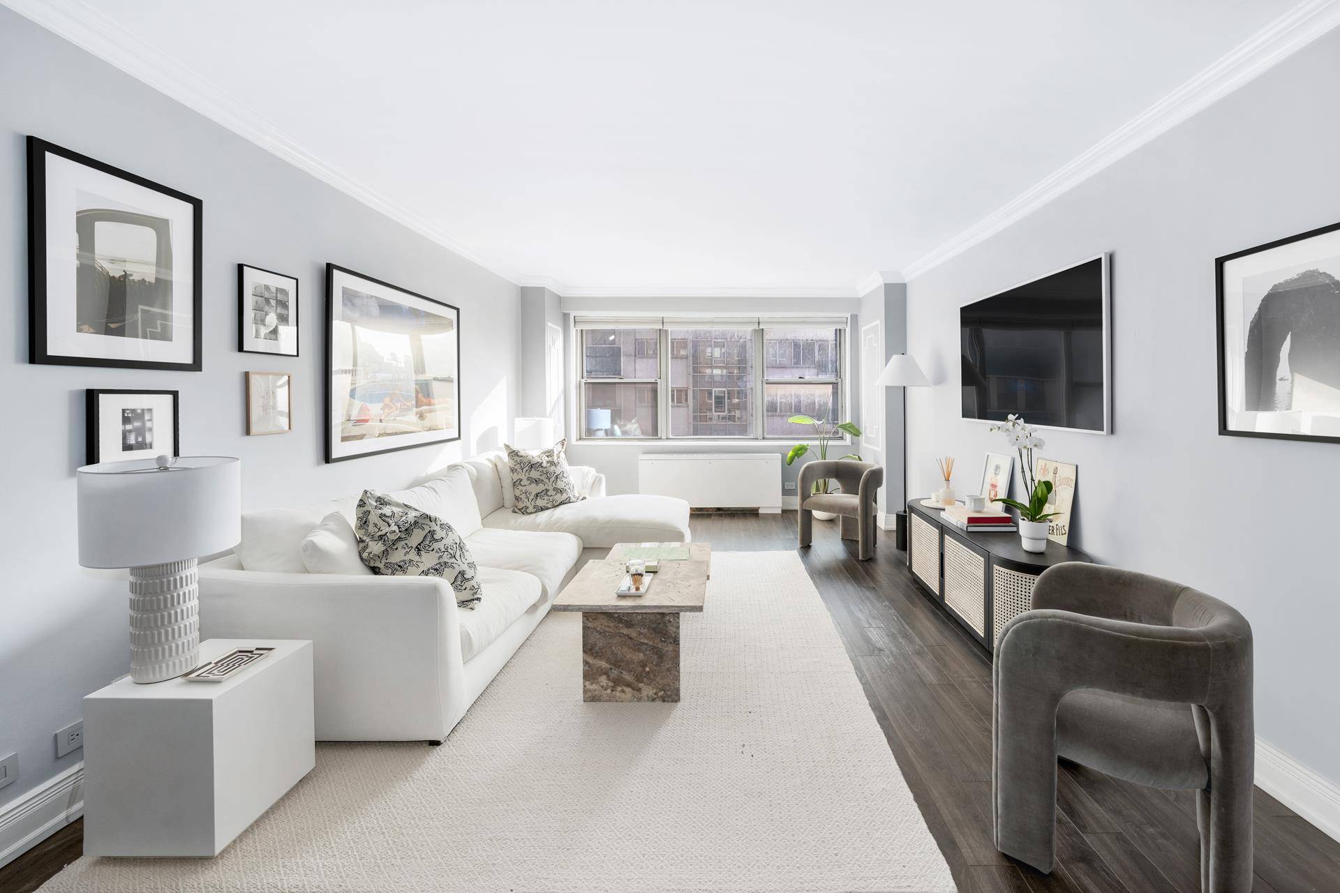 This spacious, south facing one bedroom apartment is located just off Fifth Avenue, a block west of Union Square in a vibrant, sought after neighborhood known for its lively atmosphere, ...