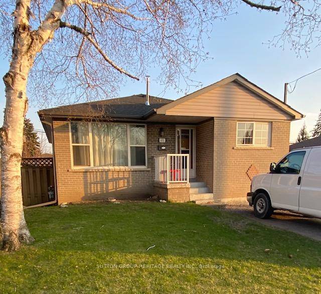 Charming 3 bedroom detached bungalow located in the desirable Donovan neighbourhood of Central East Oshawa.
