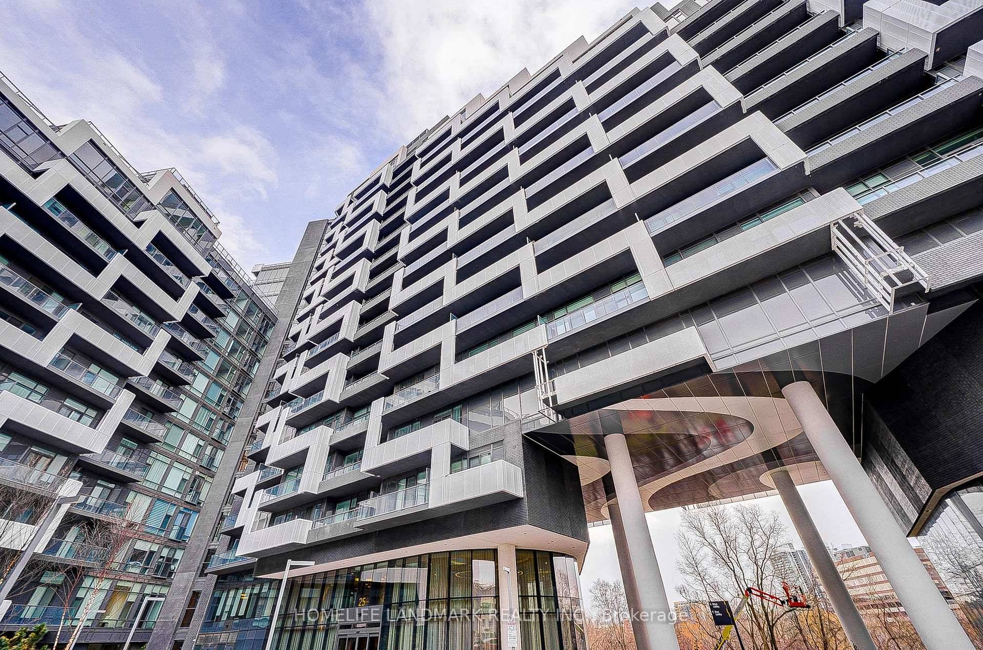 Stunning large luxury studio at Scala Condos by Tridel in Bayview Village, featuring a smart layout with laminate flooring throughout that allows for separate bedroom, living, and kitchen dining areas.