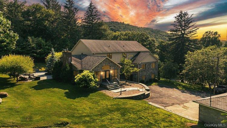 237 Mineral Springs Rd, Highland Mills, NY 10930 5, 700 sq ft 5 Beds 3.