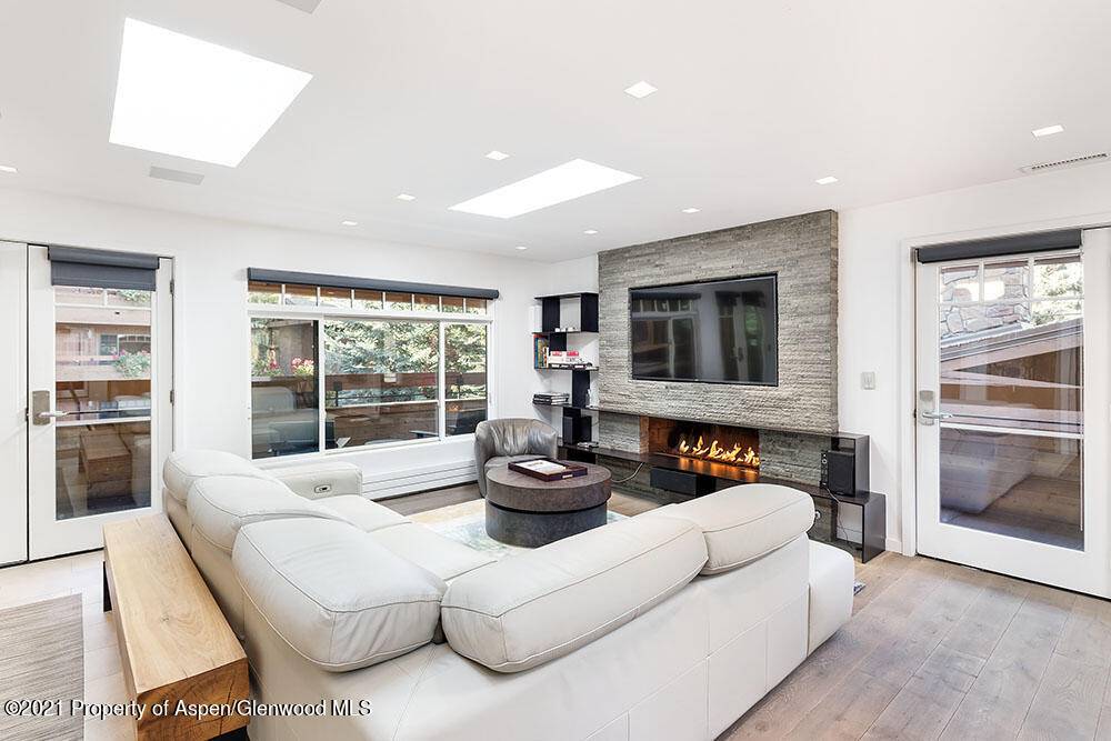 This renovated, third floor 2 bedroom, 2.