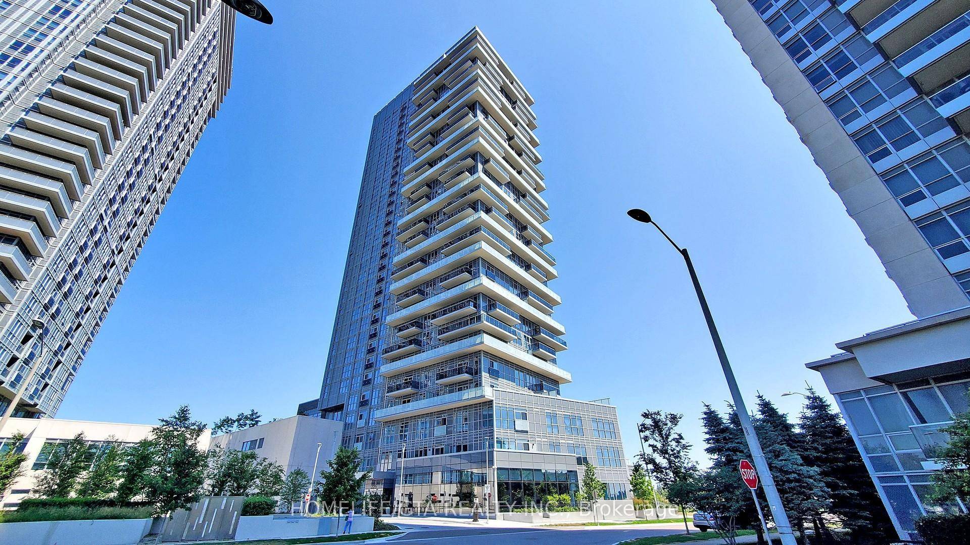 AVAILABLE IMMEDIATELY ! Beautiful unit at Kennedy and 401 !