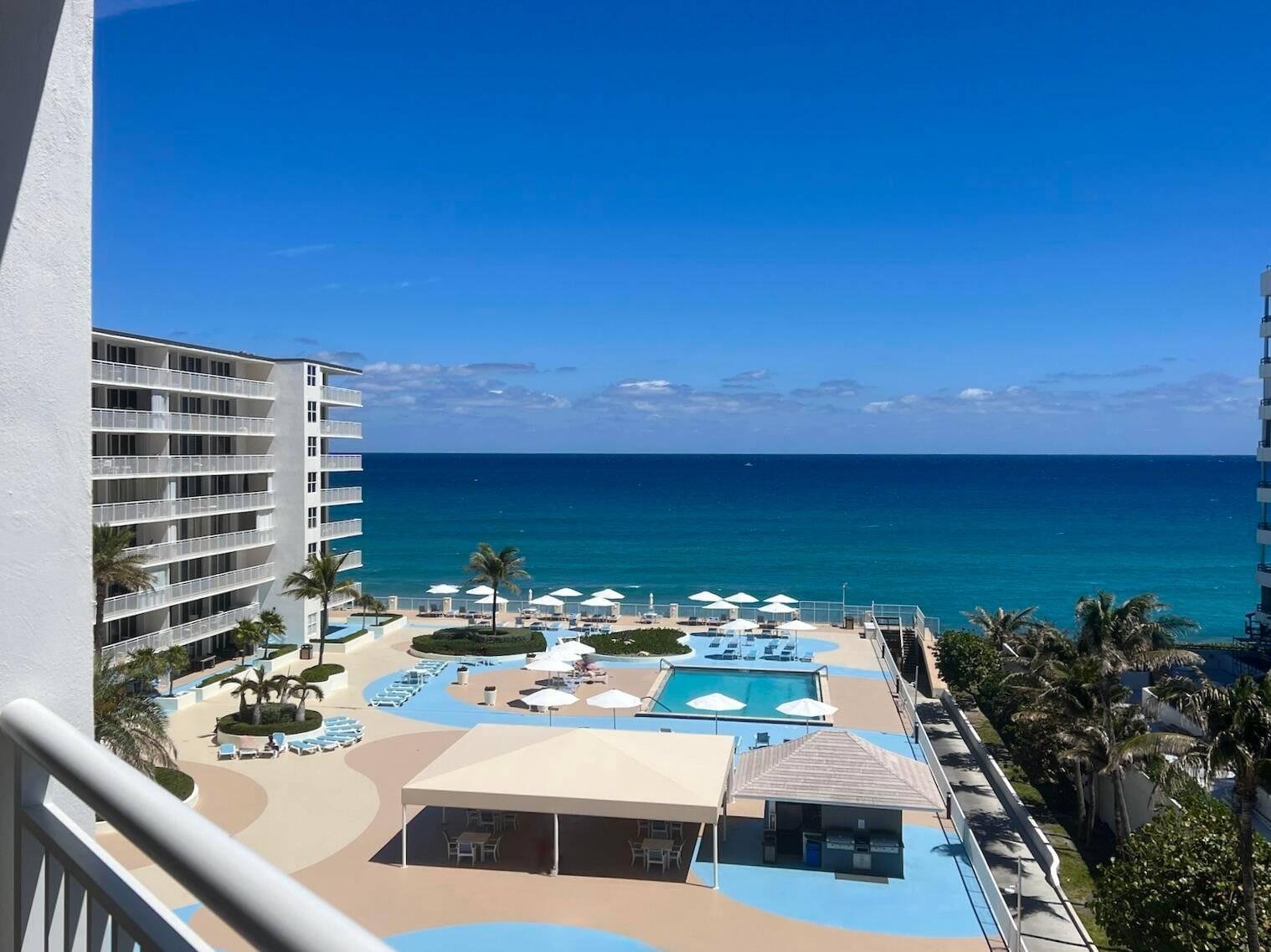 Welcome to this elegantly updated, spacious 1, 650 sqft.