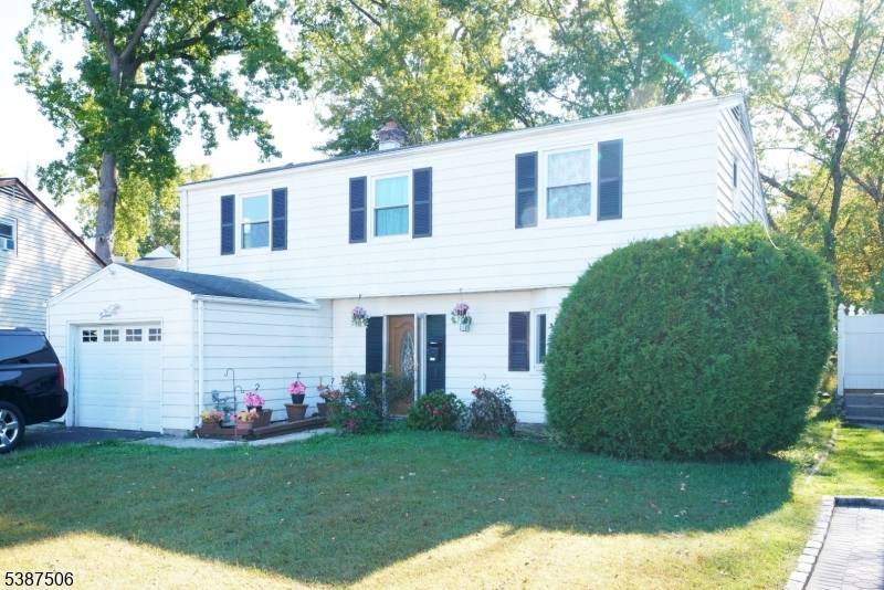 Welcome to this charming split level home in the heart of Union !