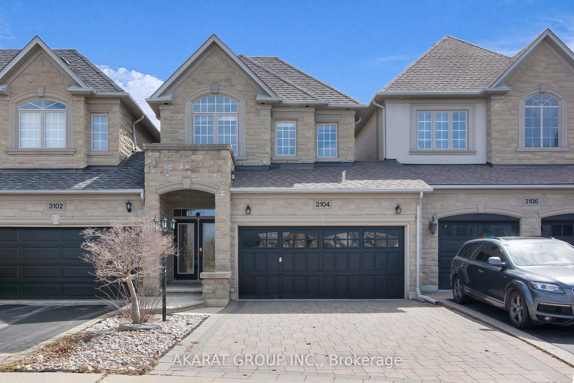 Executive Link Home in Prestigious Palermo West of Bronte Creek on a family friendly Court, Featuring 3 Bedrooms, 4 Washrooms, Double Car Garage amp ; over 2800 SF of finished ...