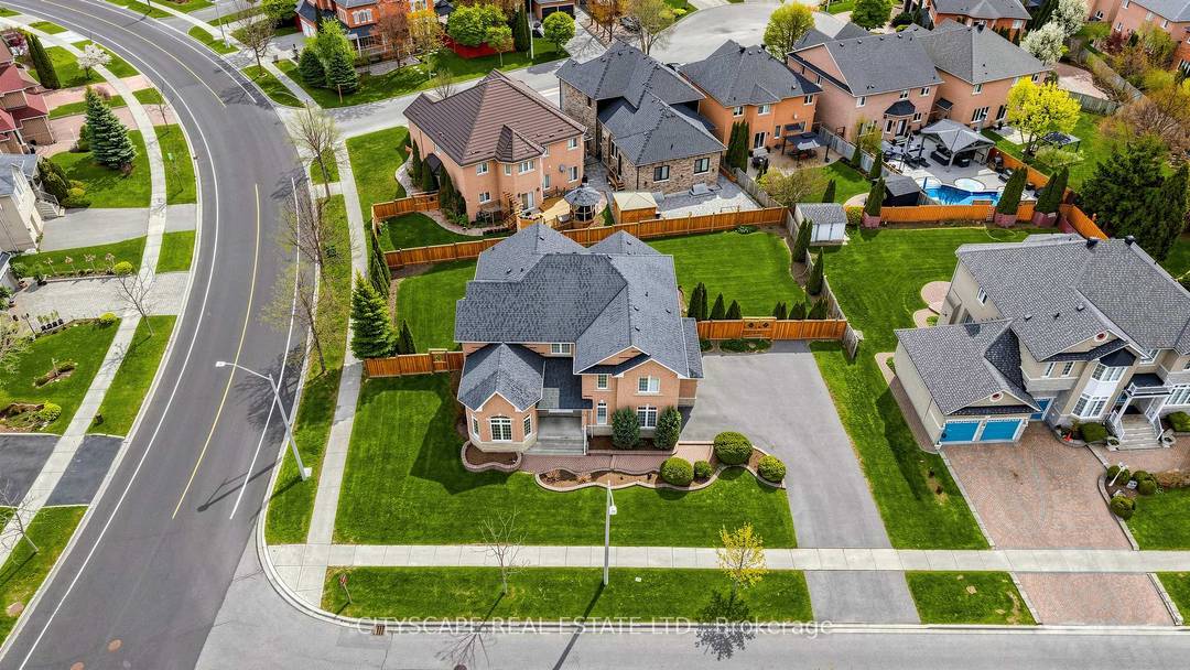 Welcome To 5 Lemsford Dr !