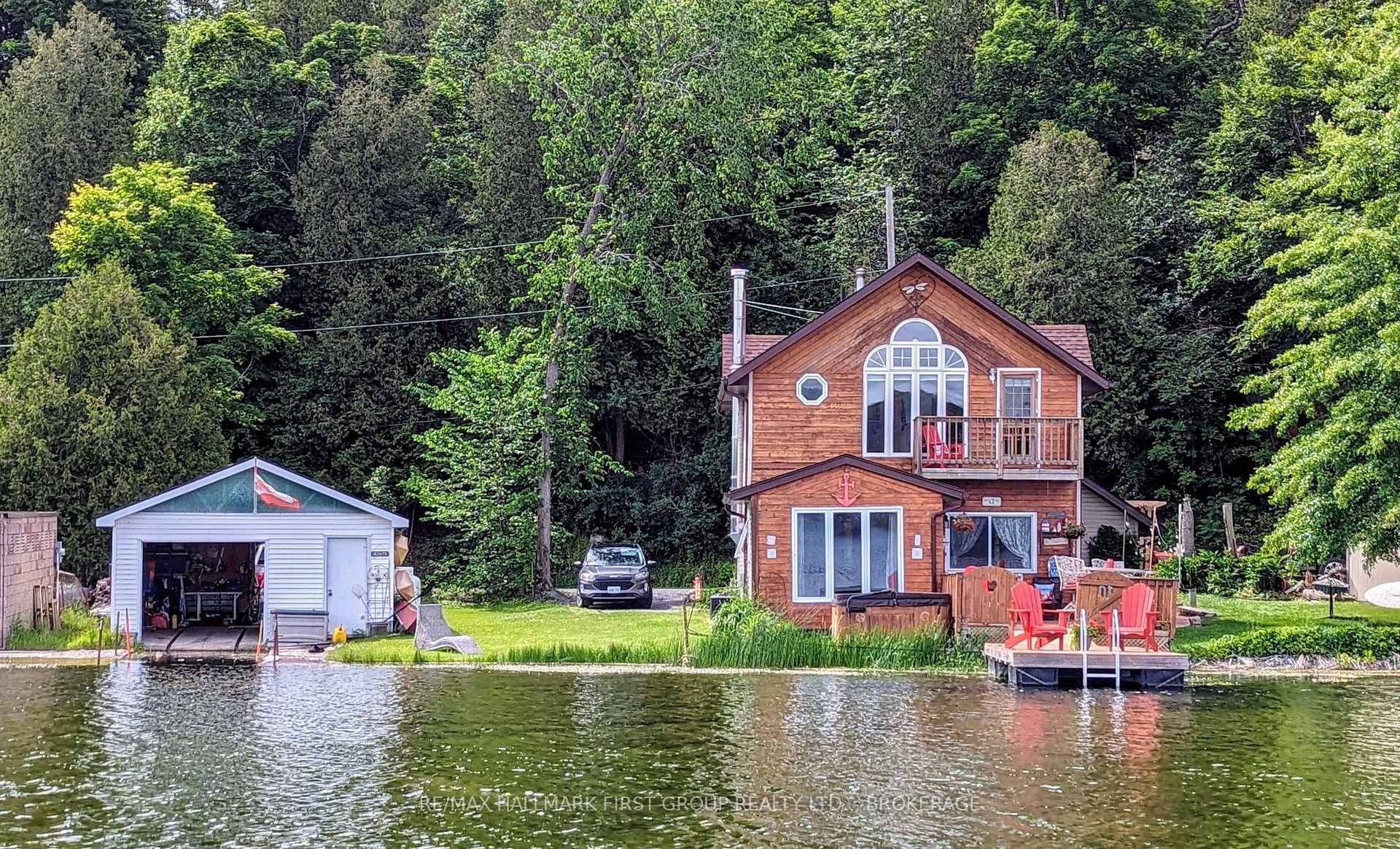 Welcome to your dream year round lake house.