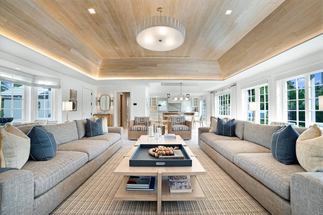 Originally designed by Palm Beach master architect Marion Sims Wyeth and thoughtfully reimagined by Pat Seagraves of SKA Architect, this Bermuda style residence is a North End classic with exclusive ...