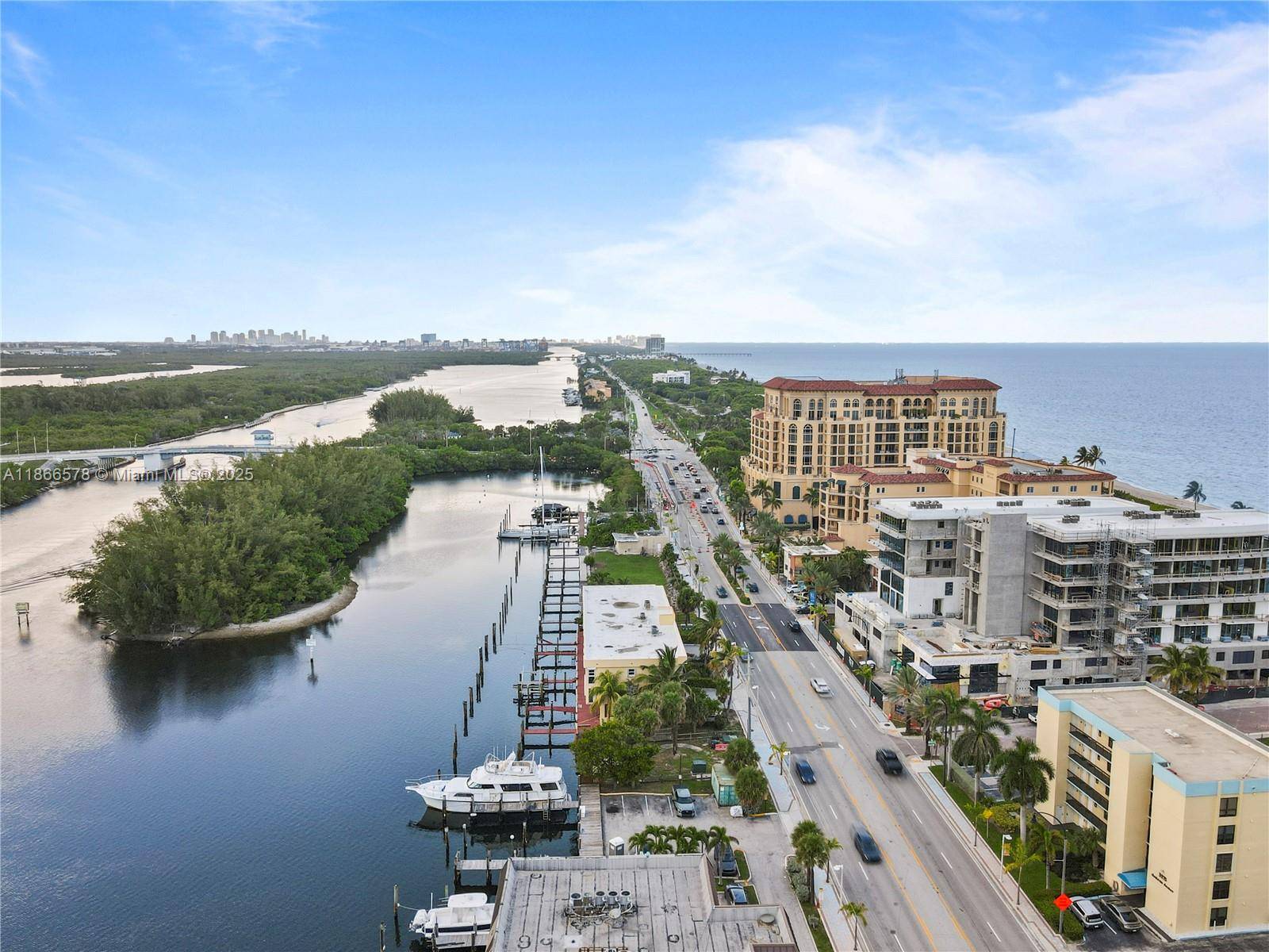 2BR Den 2BA, 1, 770 SF directly on the Intracoastal with deeded dock up to 50 ft.