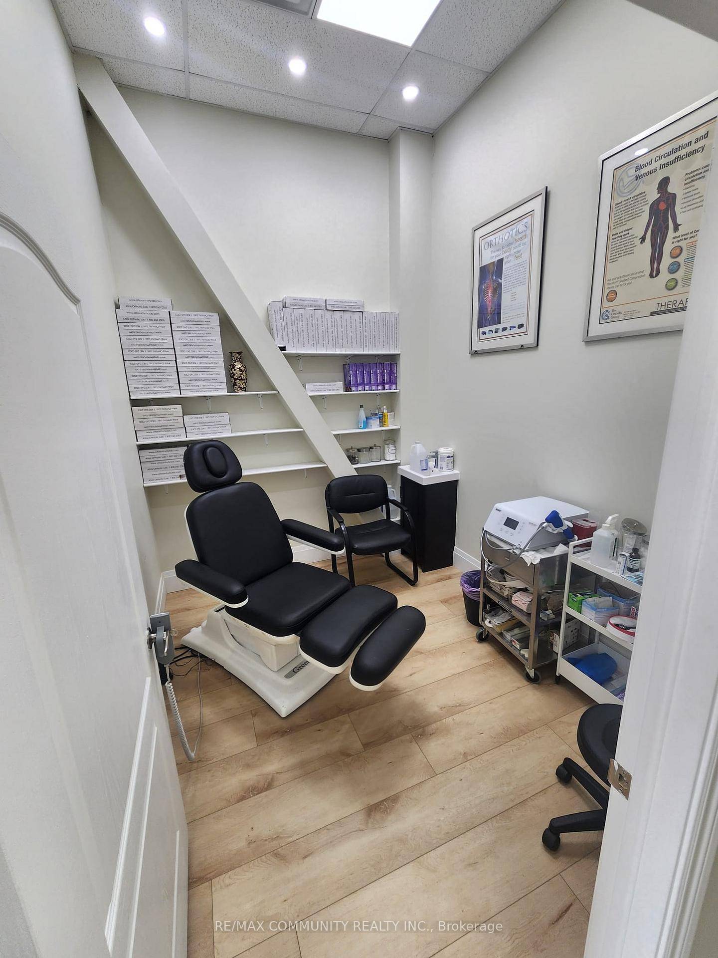 Prime Opportunity to Lease a Shared Medical Professional Office in Markham's busy New Delhi Shopping Centre !