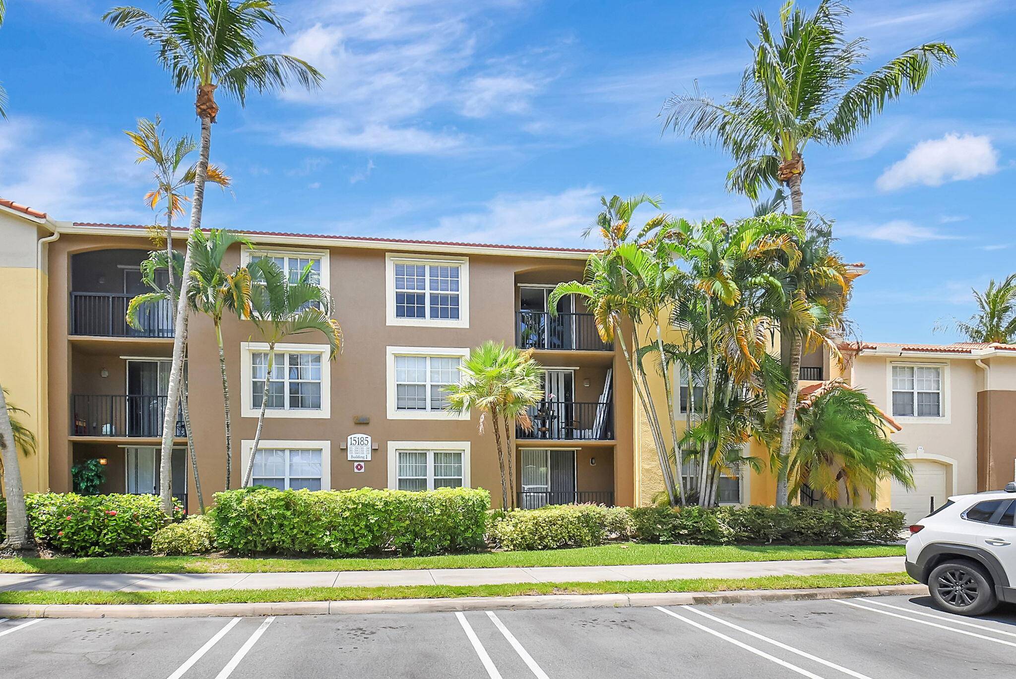 This 2 bedroom, 2 bathroom condo offers an open floorplan and spacious living area.