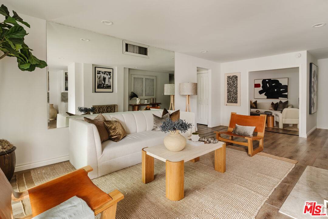 424  N Palm Dr 3BR Beverly Hills Post Office | B.H.P.O. La