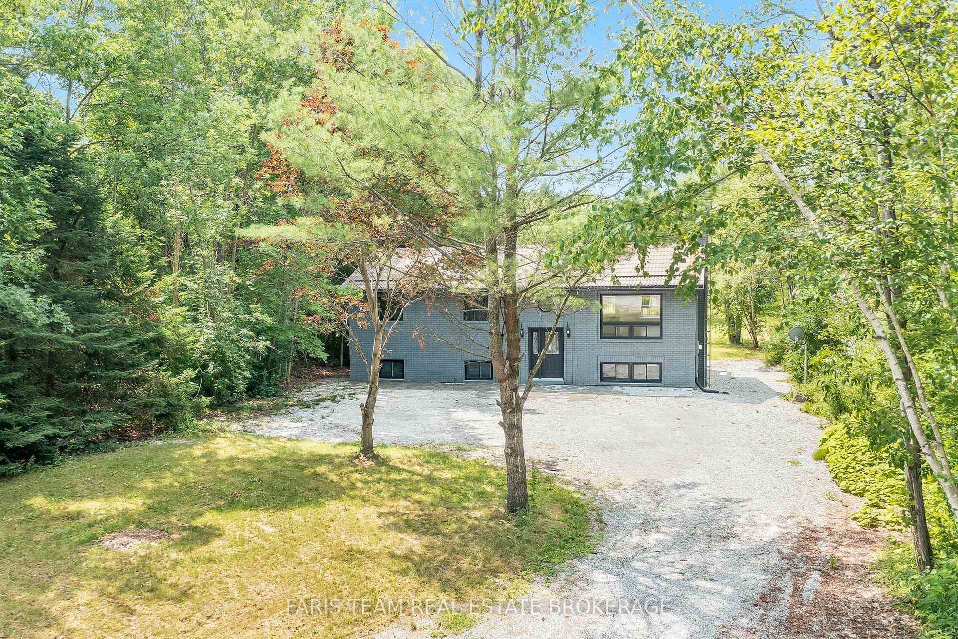 Top 5 Reasons You Will Love This Home 1 Beautifully updated and move in ready, this detached family home sits on over half an acre of serene waterfront, offering privacy ...