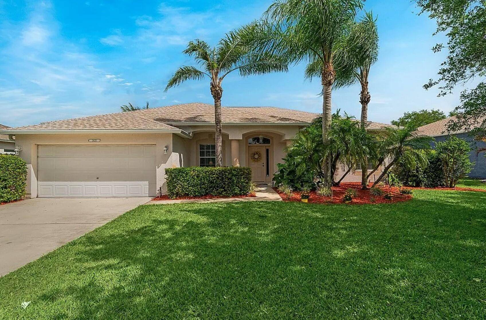 Move in ready and beautifully furnished !