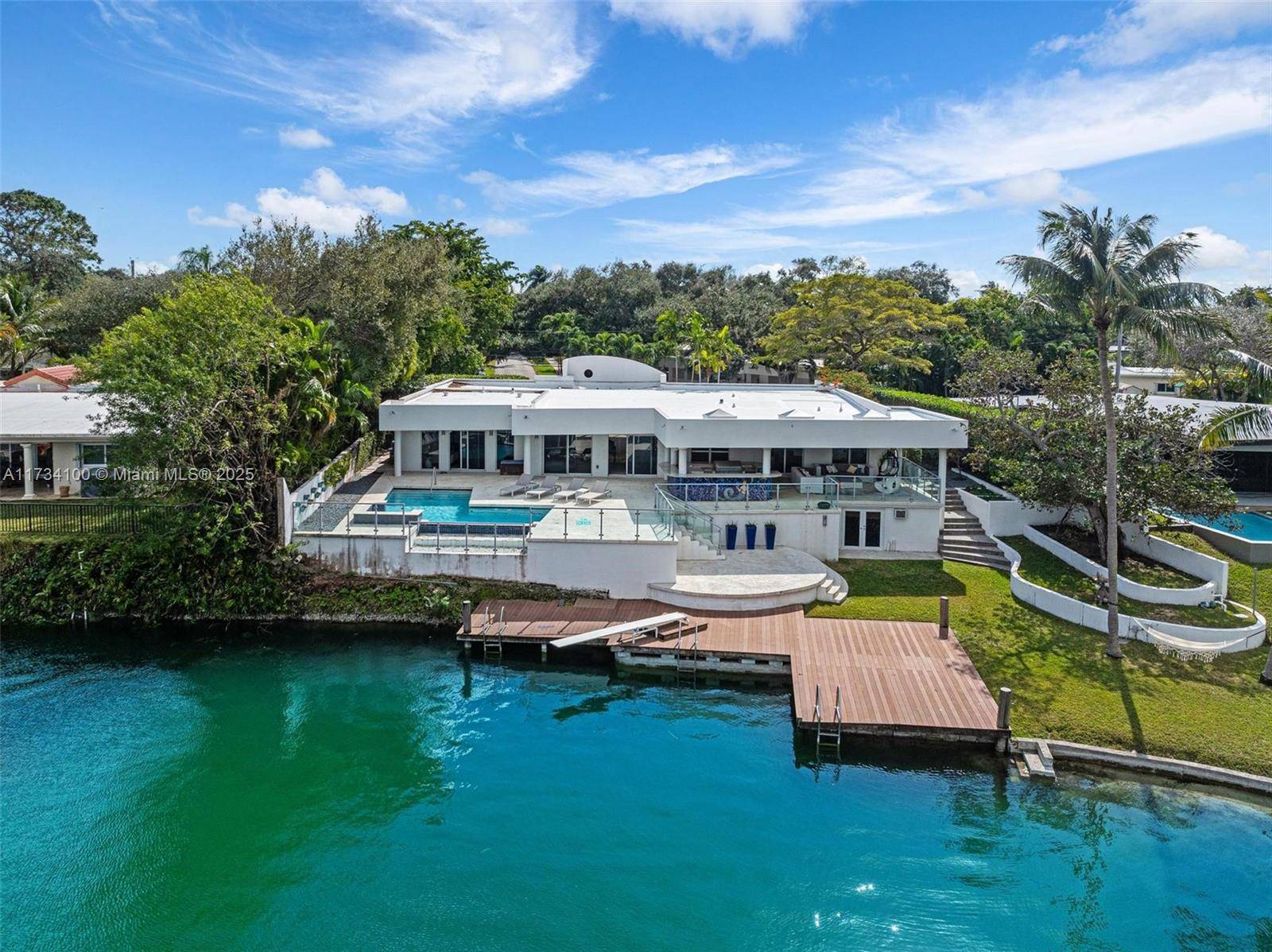 Welcome to the most iconic artist inspired home on Sky Lake !