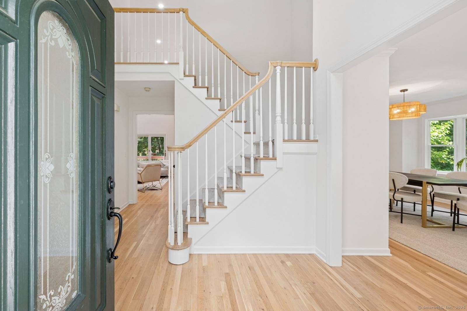 Craving space, light, and a location that checks every box ?