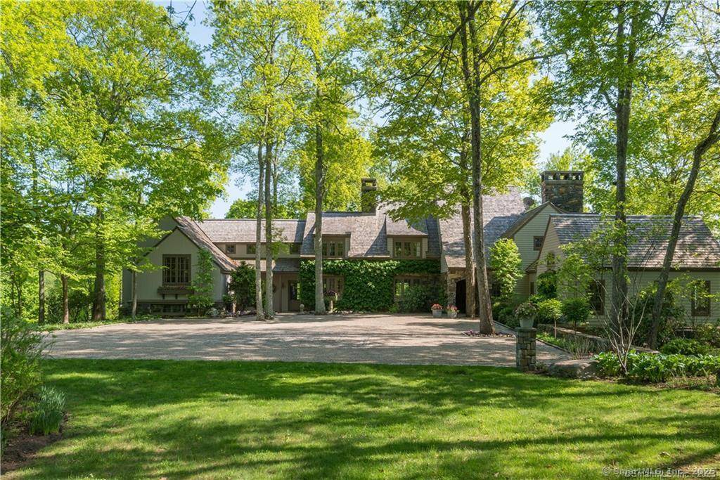 West Wind Hill, a bespoke country estate on 389 acres sits on the crest of a plateau overlooking panoramic protected views.