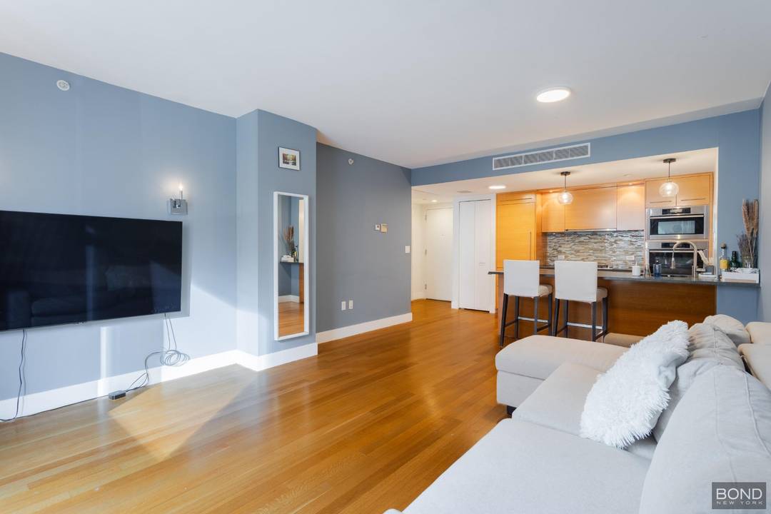 OPEN HOUSE VIEWINGS BY APPOINTMENT BOND NEW YORK is delighted to present this private, quiet and sunny large one bedroom, one bathroom mint condition condominium.