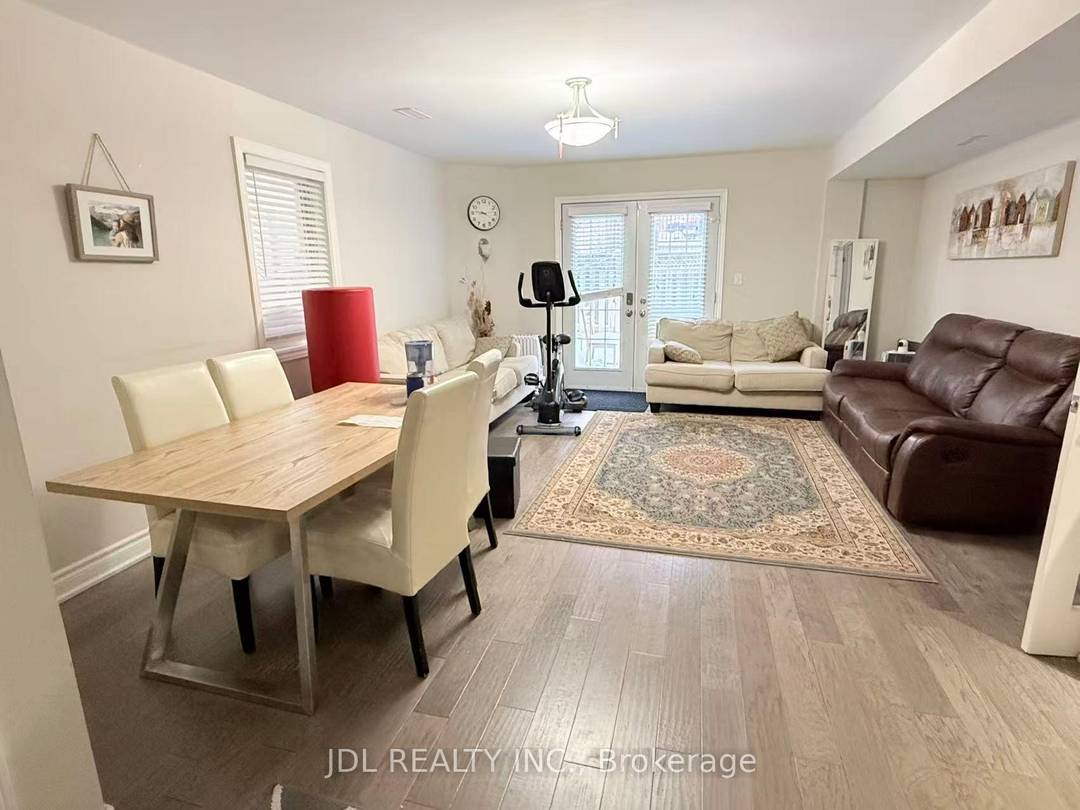 Perfect for students and young professionals, welcome to this beautifully furnished one bedroom ground floor apartment offering comfort, privacy, and convenience.
