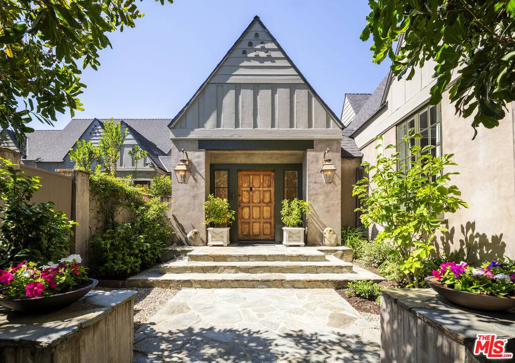 143  S Muirfield Rd LA