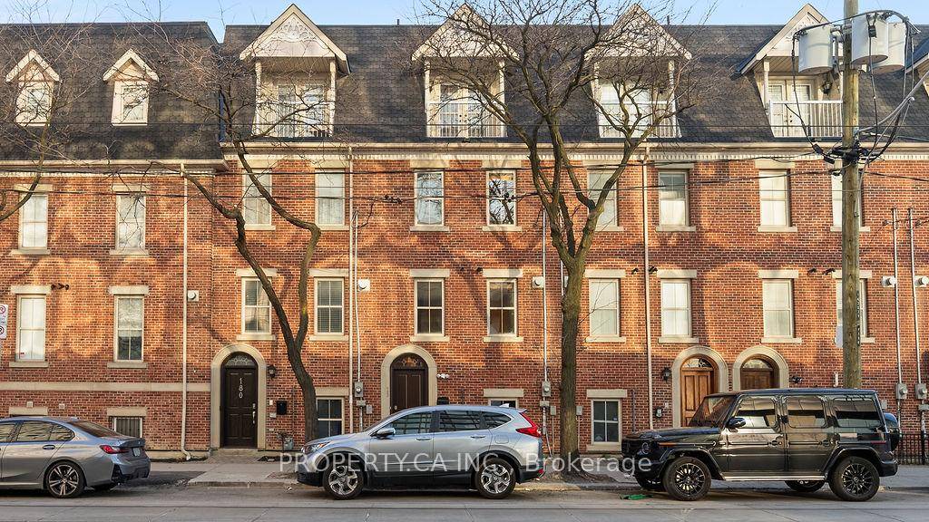 What if you could live in a brownstone that feels like Manhattan but with CN Tower views ?