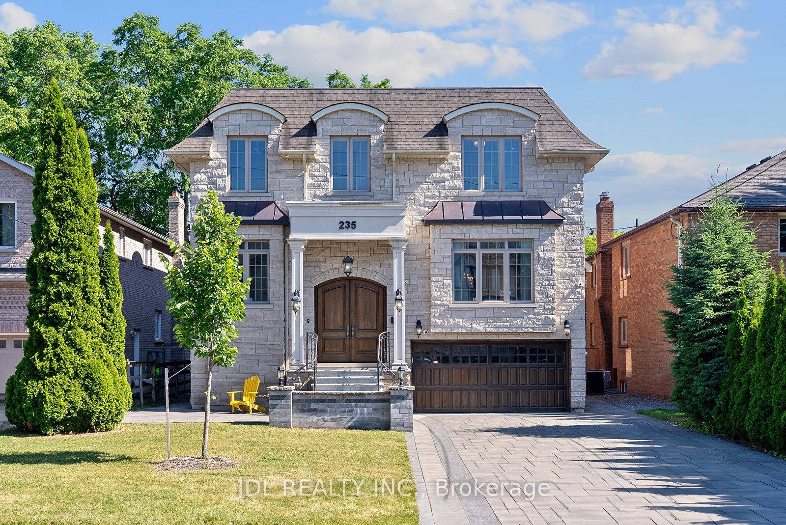 Welcome to the sun filled jewel of Willowdale East !