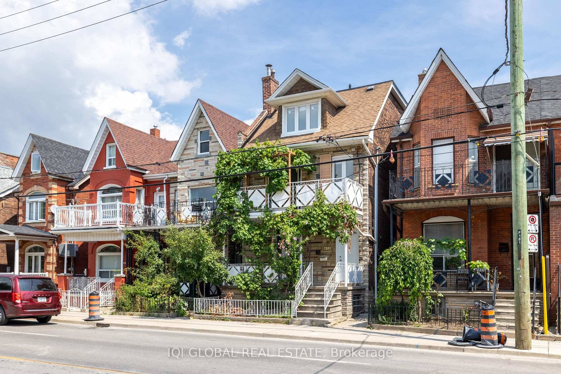 Brand new apartment in Little Italy, the most desirable neighbourhood in Toronto.