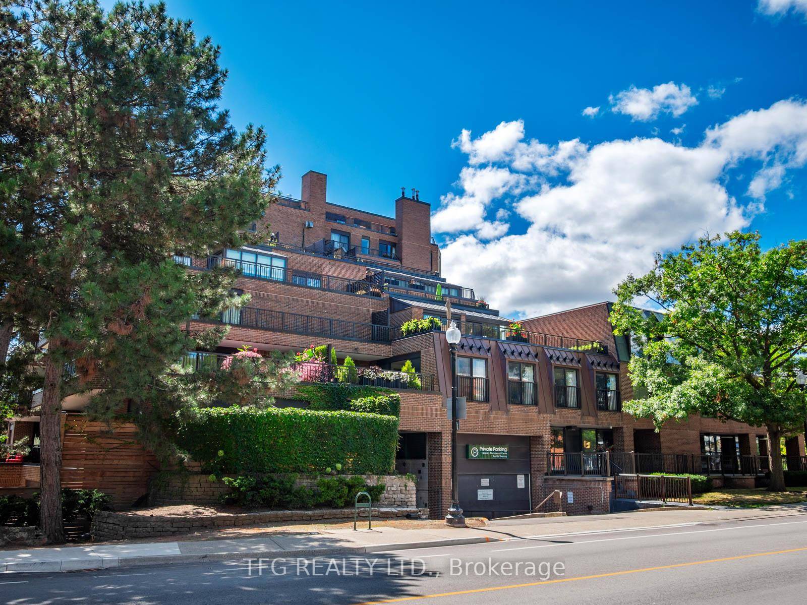 This premium location affords a wonderful lifestyle on the banks of the 16 Mile Creek, Lake Ontario and The Oakville Club and set amidst charming Downtown Oakville.