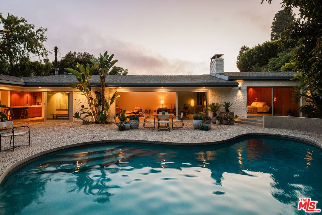 8501 Allenwood Rd 3BR Hollywood Hills East La