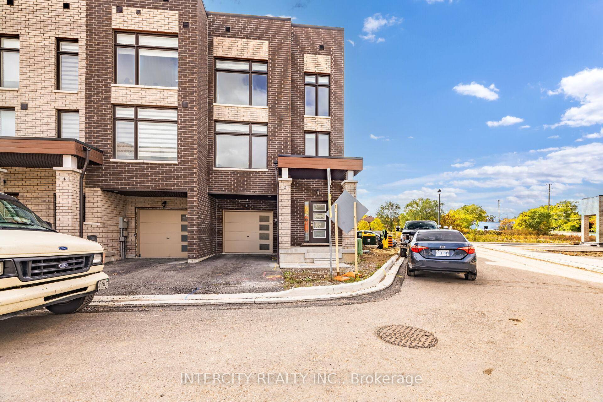 Welcome To 2 Queenpost Dr.