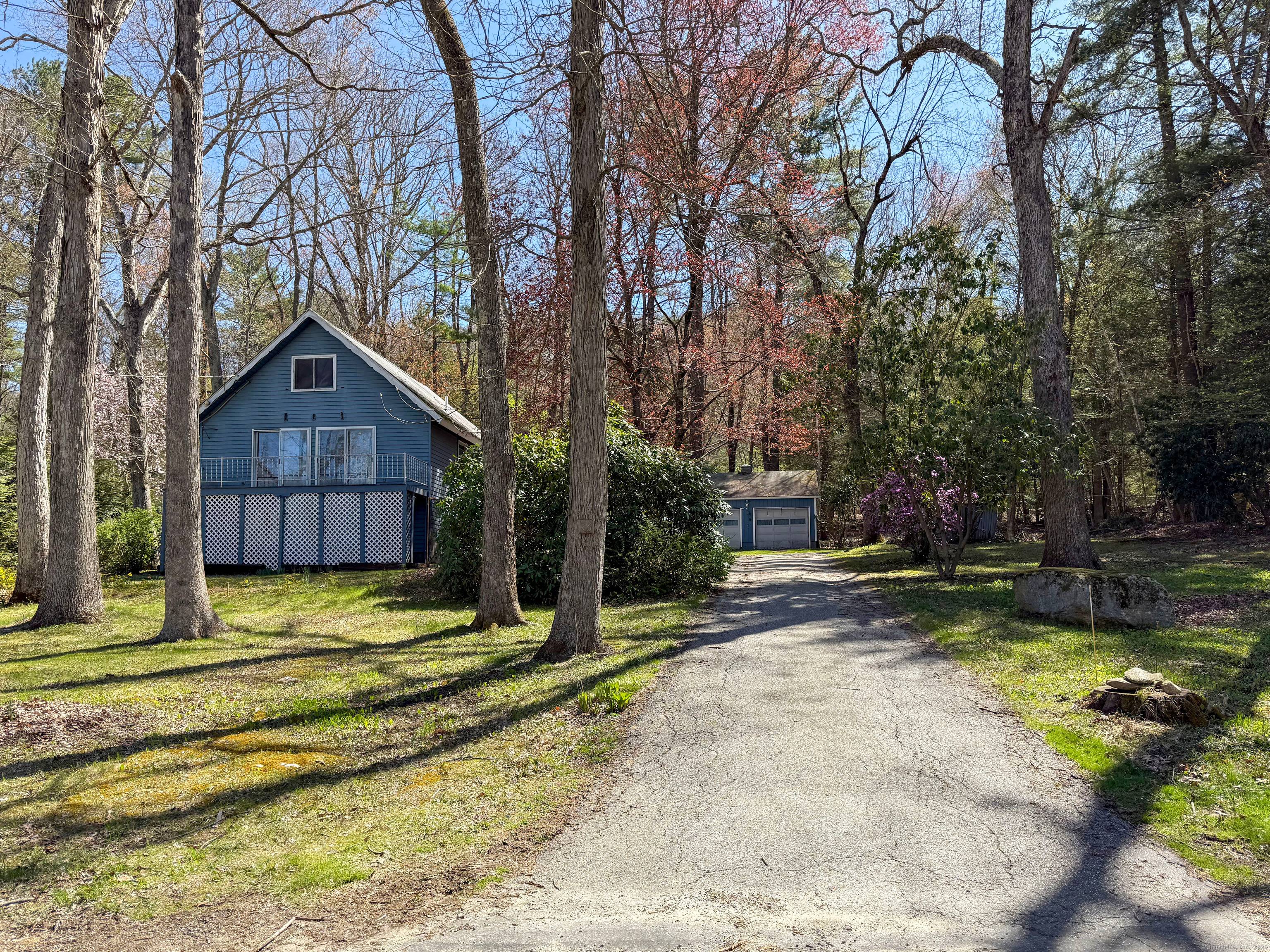 Charming 3 Bedroom Home on Double Lot Lake Bunggee Waterfront Access !