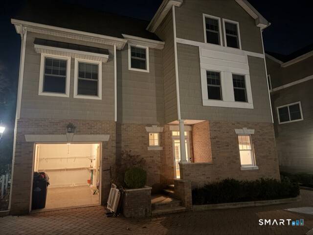 Beautiful free standing 2 3 bedroom townhouse with two full baths and two half baths in excellent condition on the Stamford Darien border within walking distance of Glenbrook and Noroton ...