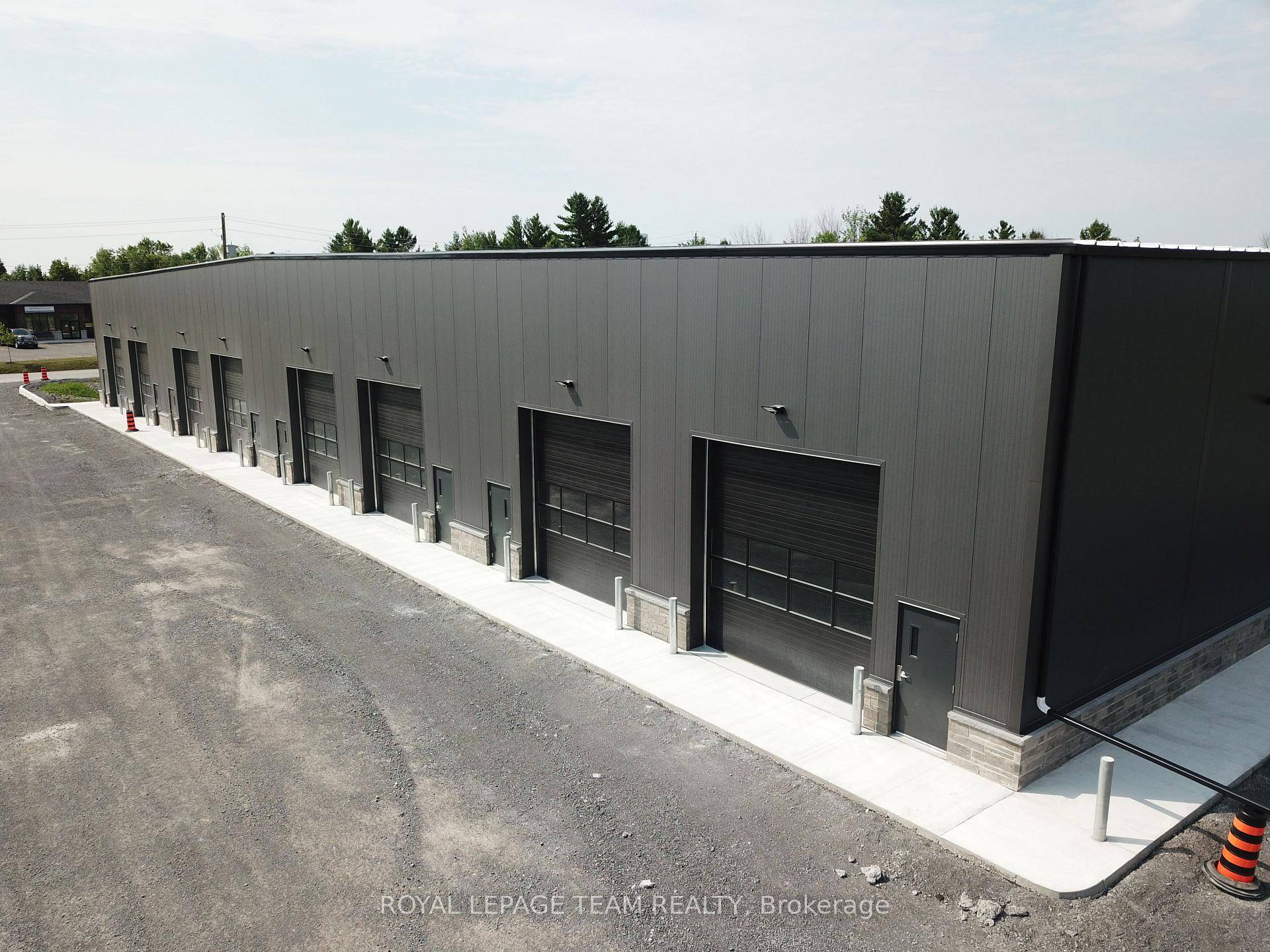 Discover brand new INDUSTRIAL FLEX OFFICE WAREHOUSE bays for lease at Mississippi's Mills Business Park.